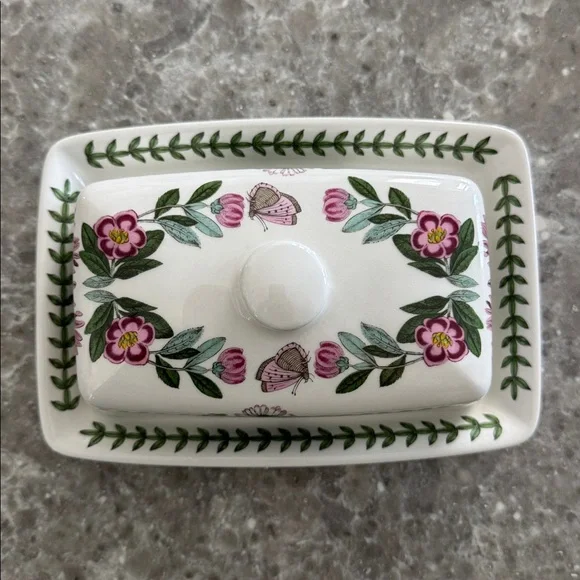 Discontinued never used Portmeirion Botanic Gardens half pound butter dish. - Picture 2 of 4